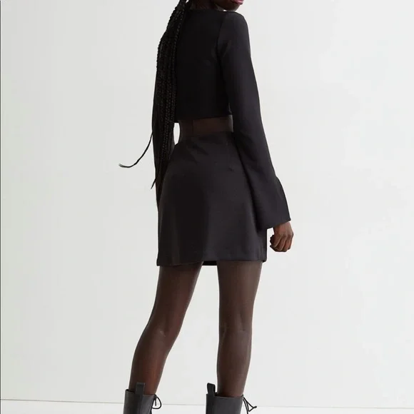 NWT H&M High-Rise Black Mini Skirt - Picture 2 of 4